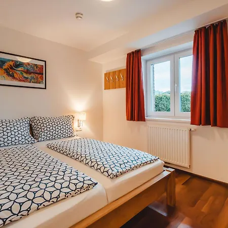 Tom & Jeri - 2 By Interhome